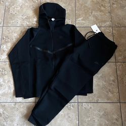 Large Black Nike Tech