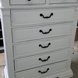 White Distressed Wood Dresser 