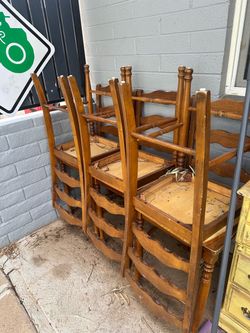 Free dinning table and 6 chairs