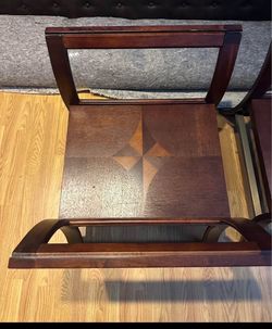 Modern Glass‑Top End Table – Great Condition