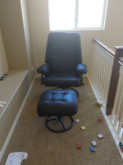 Used lounge chair w/ ottoman