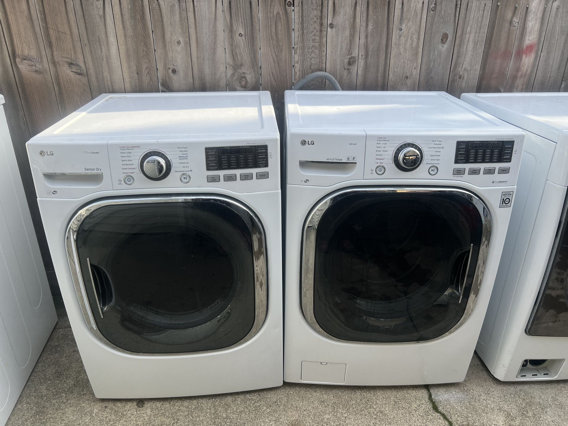 LG front-load electric washer and dryer, 220 volts, with a three-month warranty. Free delivery in the Oakland area. Outside the Oakland area, there is