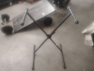 Piano stand by On Stage Stands