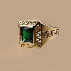 14k Yellow Gold Mens Ring With Green Stone/ Anillo De Hombre De Oro 14 Con Una Piedra Verde 