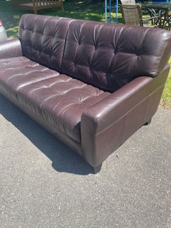 Beautiful brown leather couch ( excellent condition