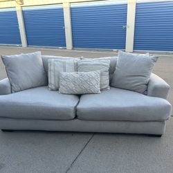 FREE DELIVERY 🚚🚛🚚 awesome Couch