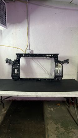 t2013 Hyundai Tucson - Radiator Support