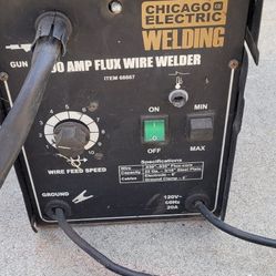 Chicago Electronic 90 Amp Welding Machine 