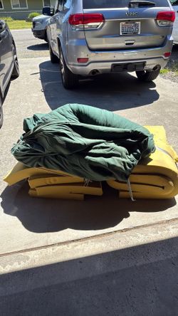 Free camping cushions and thick fabric sleeping bag