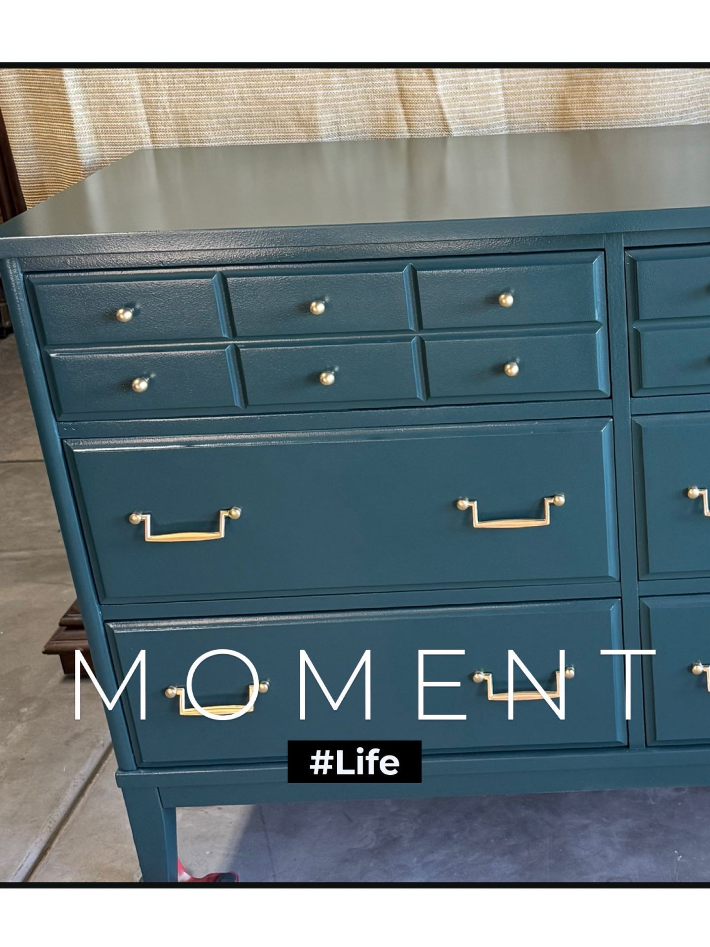 Beautiful Vintage Dresser With 6 Drawers