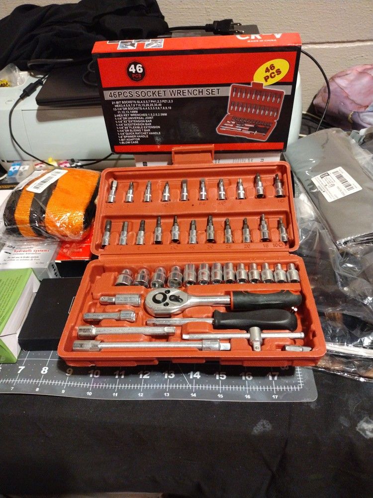 BRAND NEW 46 PCS SOCKET WRENCH SET