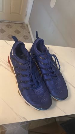 9 and a half Blue vapor maxes with a red/white bottom color way