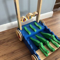 Melissa & Doug Deluxe Chomp and Clack Alligator Wooden Push Toy