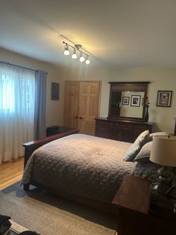 5 piece queen bedroom (excellent condition)