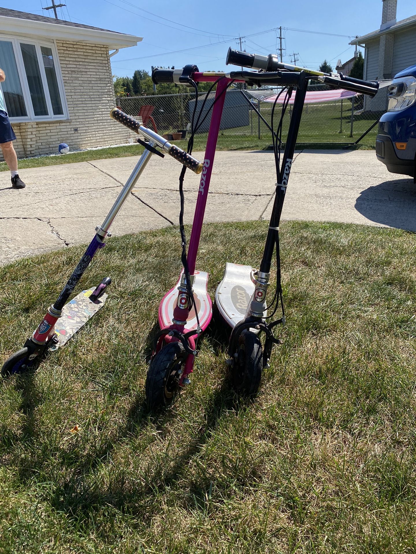 3 scooter - 2 electrical 1 rugular 2need battery  