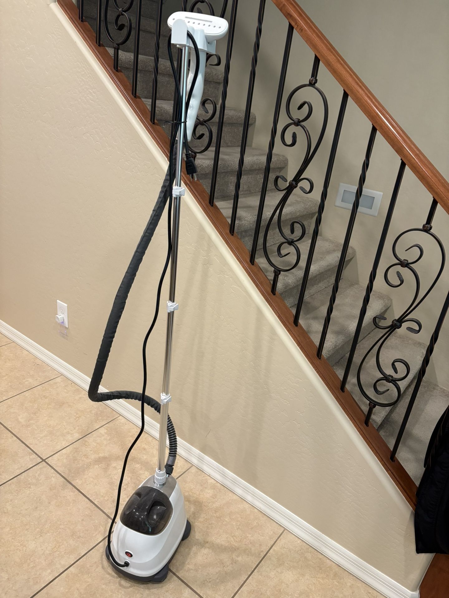 A Full Size Garment Steamer /Home Touch PS-250B