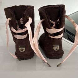 Girls Bear paw Winter Boots! (new) Size 3