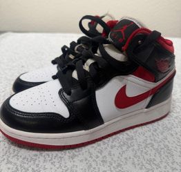 Nike Air Jordan 1 Mid Chicago Black Toe Size 4.5Y Red White Black - Excellent!