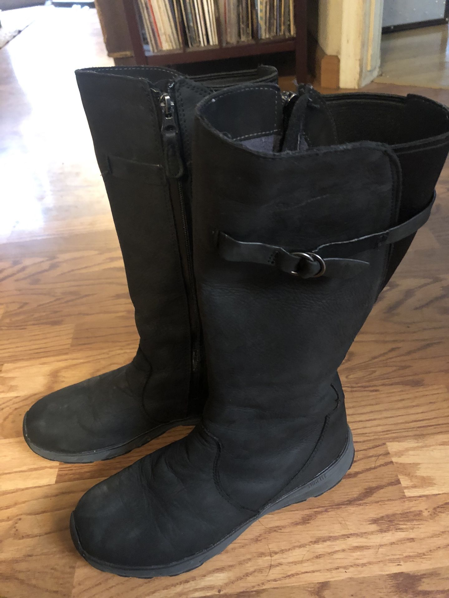 Eddie Bauer lodge boots (women Size 9.5)