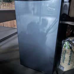 Midea Mini Fridge