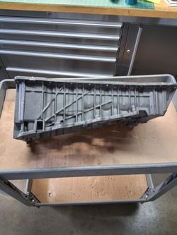 Ford 4.0 SOHC oil pan housing