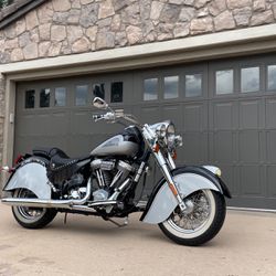 2002 Black/Silver Indian Chief Deluxe One Family Owned