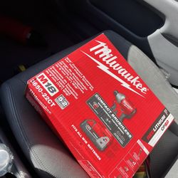 Milwaukee M18 Brushless Impact Kit 