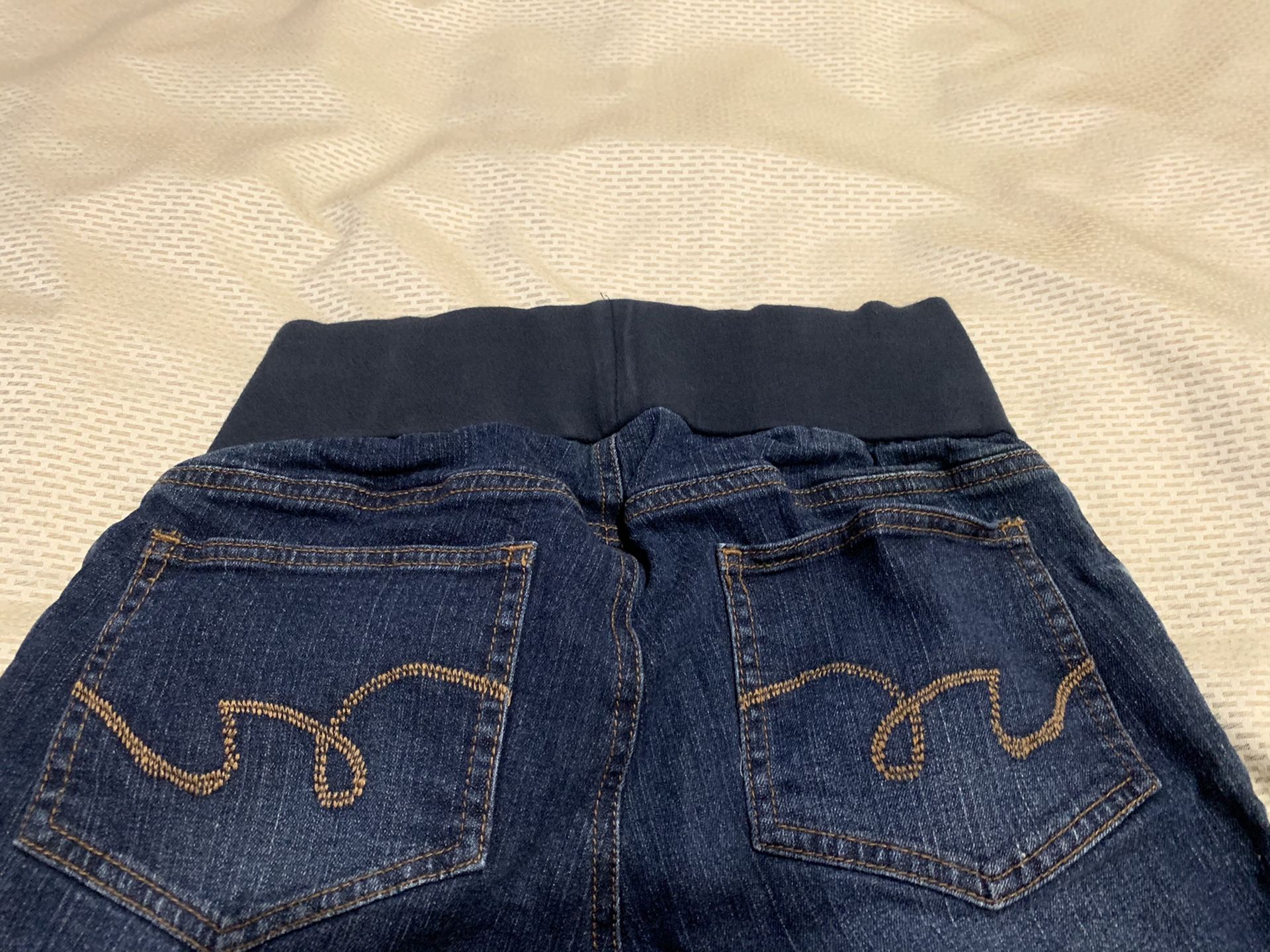 Motherhood Maternity capris size small inseam 20.5”