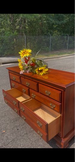 Modern solid wood dresser with big drawers ( 34”h x 54”w x 19”d )