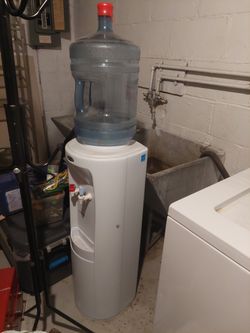 Water dispenser. Hot and Cold Work