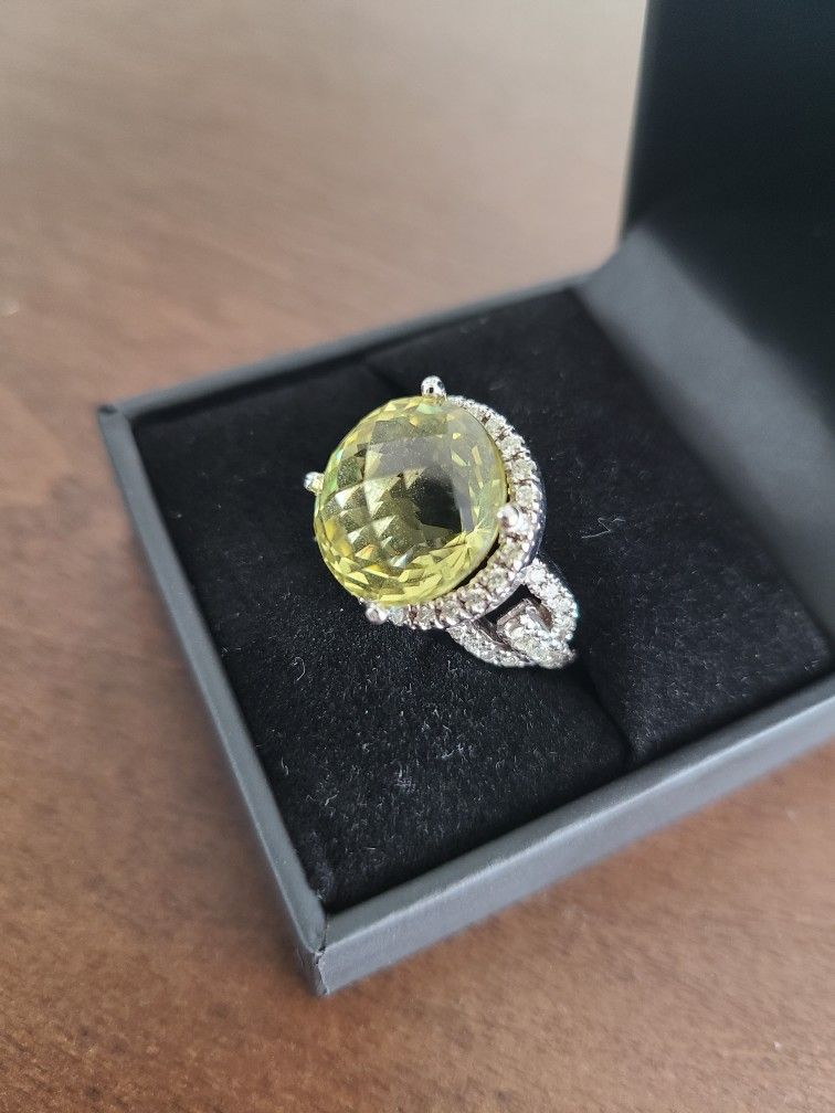 White Gold Lime Quartz Ring