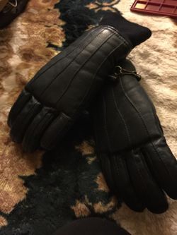Leather gloves size small u won't feel cold with these