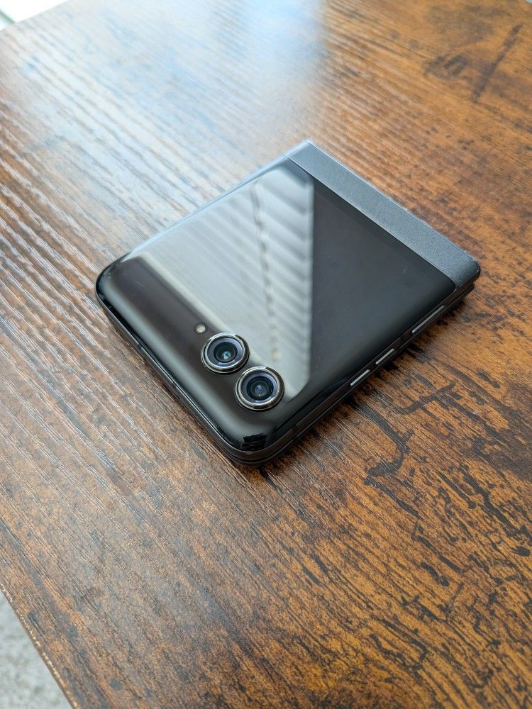 2024 Motorola Razr Cricket