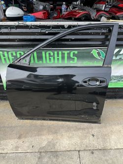2014-2019 Nissan Rogue Front Door Oem