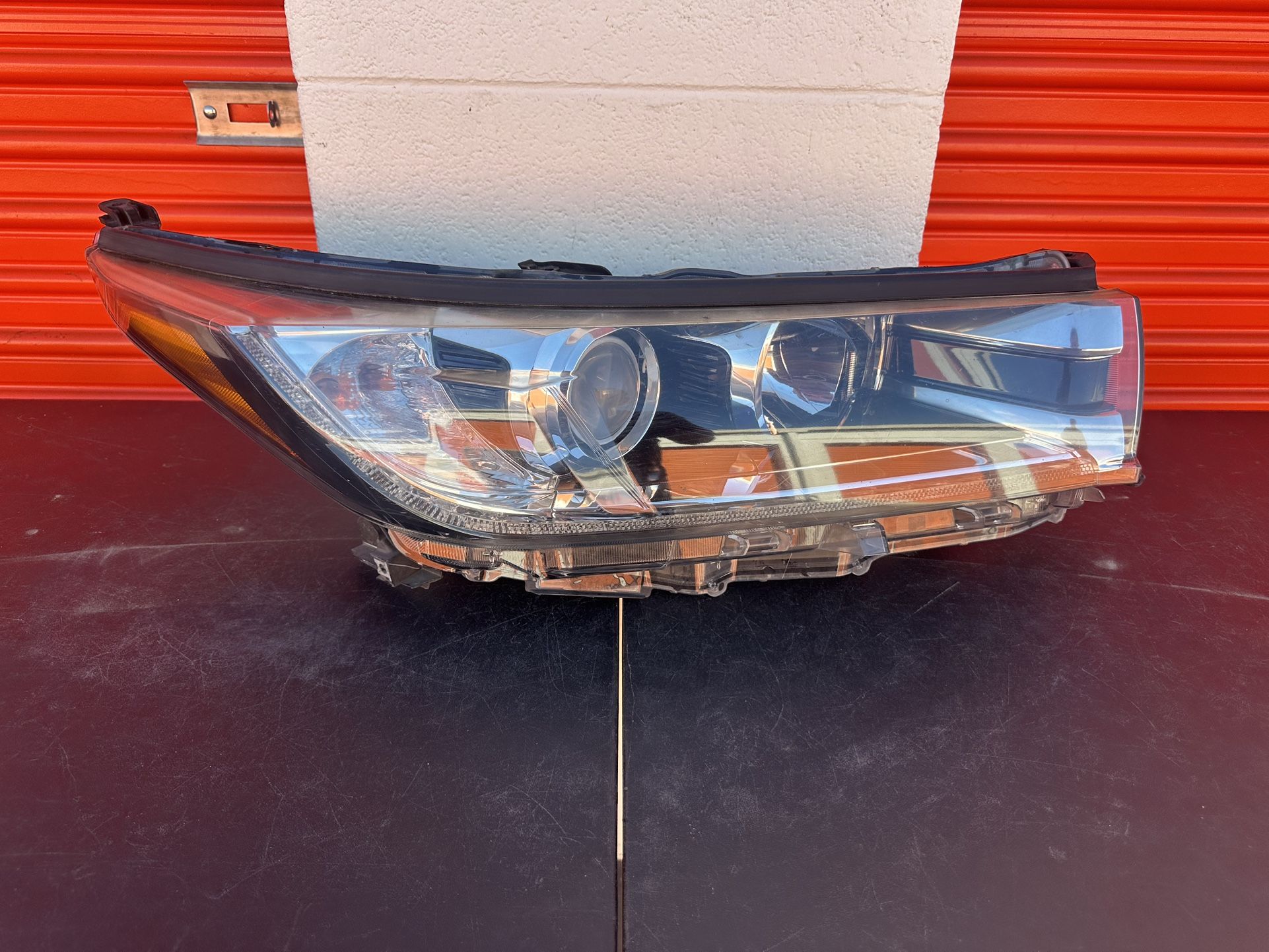 17 18 19 2017 2018 2019 Toyota Highlander Headlight Head Lamp Right Oem