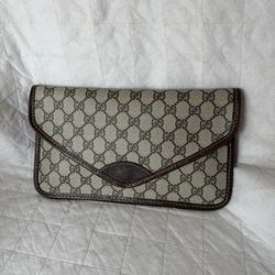 Vintage Gucci clutch