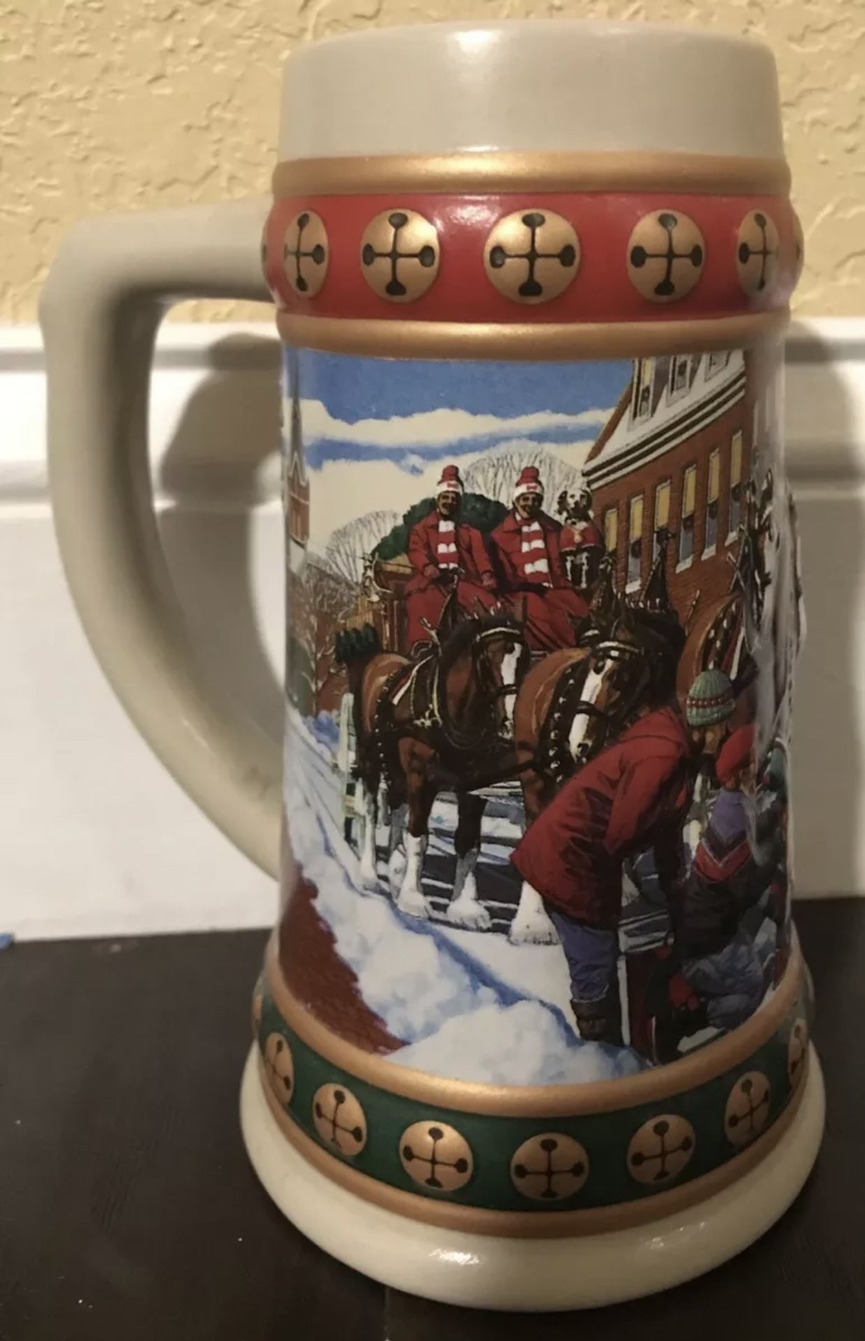 VINTAGE 1993 BUDWEISER HOLIDAY COLLECTION...HOMETOWN HOLIDAY STEIN / MUG