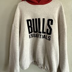 ESSENTIALS BULLS HOODIE - LIGHT HEATHER / L