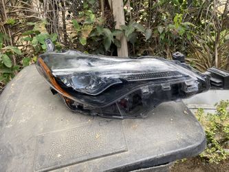 2017 Toyota Corolla Right Side Passenger Headlight