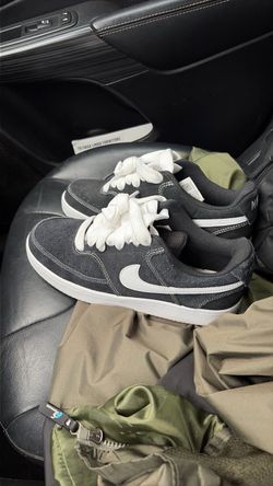 Black NIKE Air Force’s