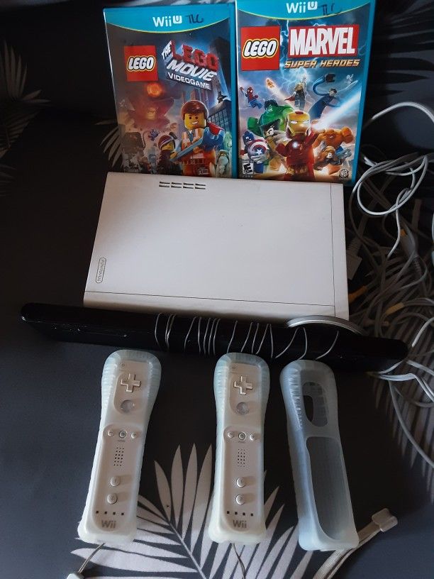 NINTENDO WII U, BUNDLE with Two Games Plus 2 Controllers, No Game PAD, but Has All The Cable's $60.00*Please Double Check My Profile For More Offers *