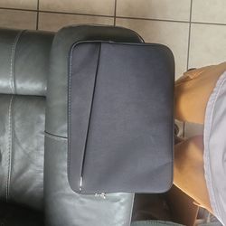 Laptop sleeve