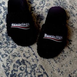 Balenciaga’s slide black fur