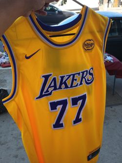 Lakers jersey size XL