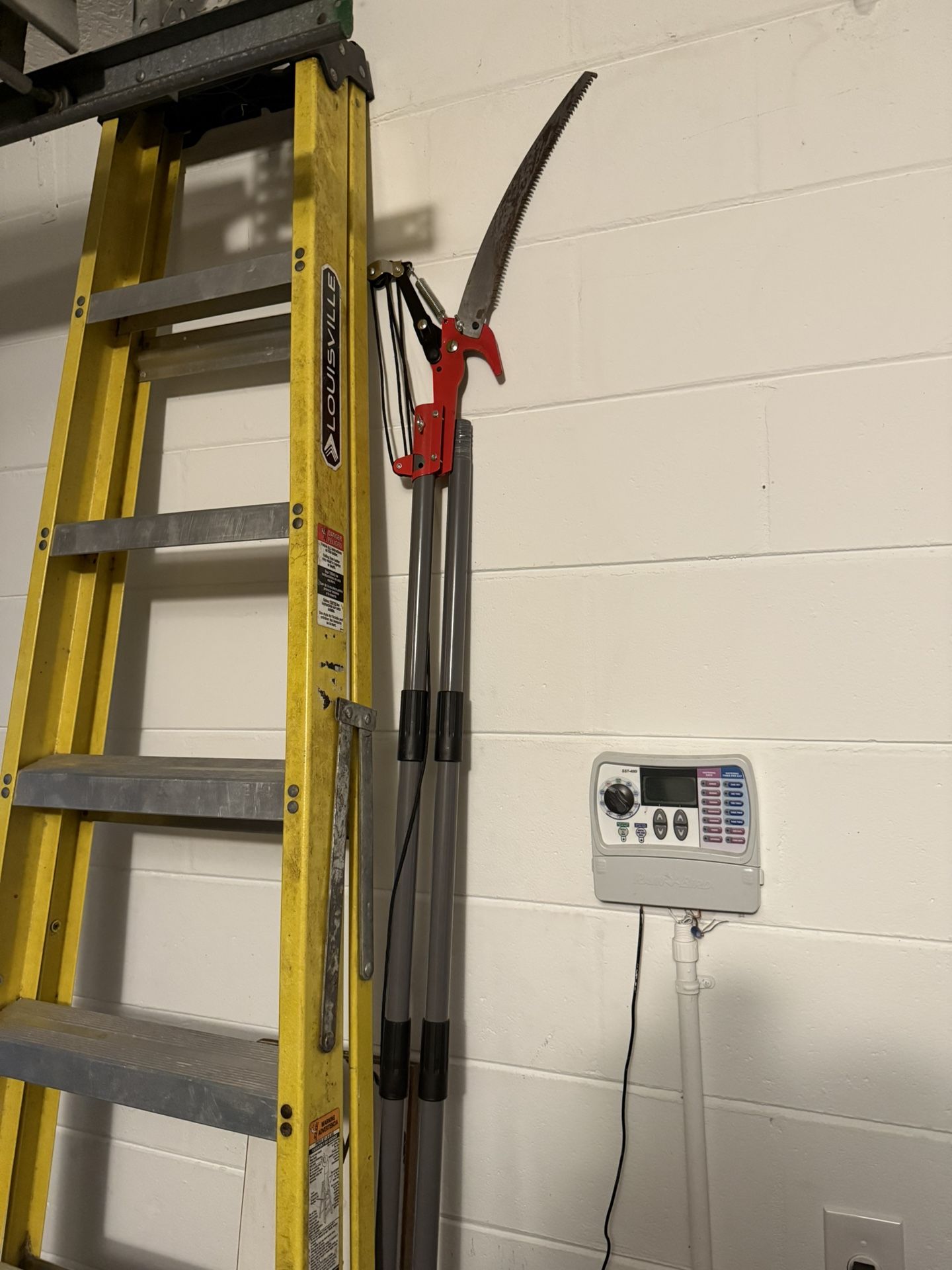 Louisville Ladder 8ft. 12.3 Reach