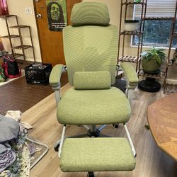 Green Office Chair With Footrest 