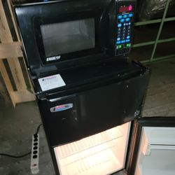 MicroFridge Mini Fridgewith Microwave On Tom