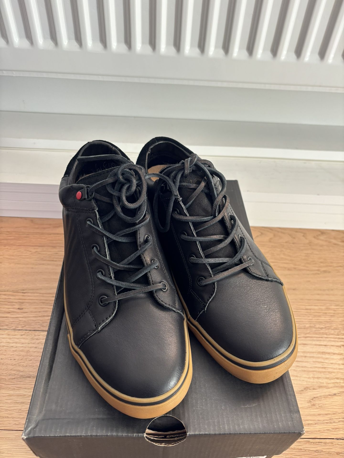 Uggs Men Shoes Sneakers Size 8 Black