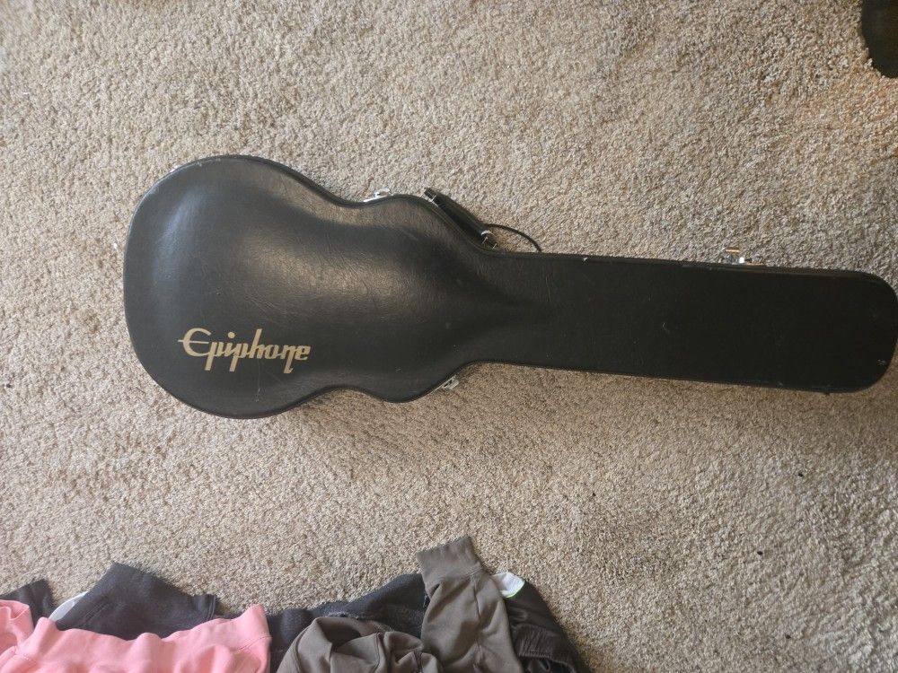 Les Paul Hard Shell Case.