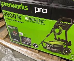 Greenworks 2500 PSI 2 GPM Cold Water Electric Pressure washer with 5 Spray Tips